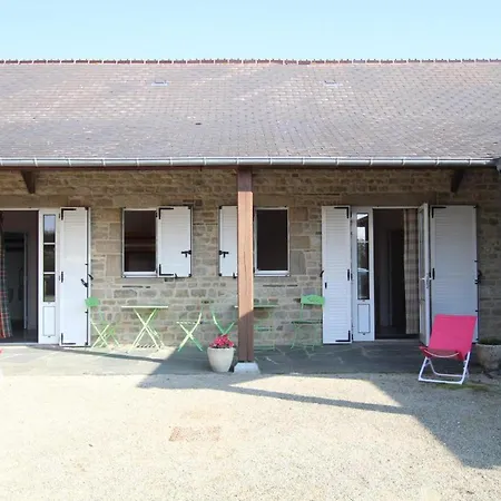 Le Lerry Aux Pierres Bleues Surtainville