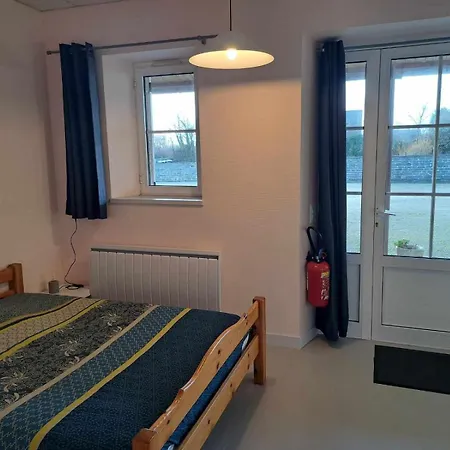 Le Lerry Aux Pierres Bleues * Surtainville