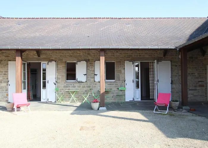 Le Lerry Aux Pierres Bleues Surtainville