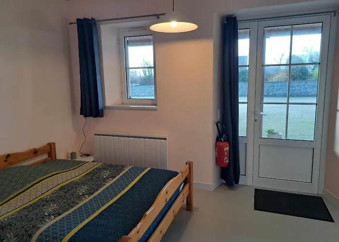 Le Lerry Aux Pierres Bleues * Surtainville